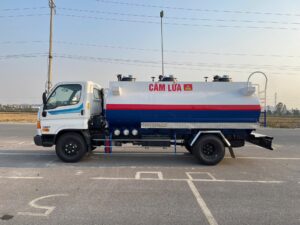 Xe bồn Hyundai chở xăng 8 khối 3 Xe bon Hyundai cho xang 8 khoi 3