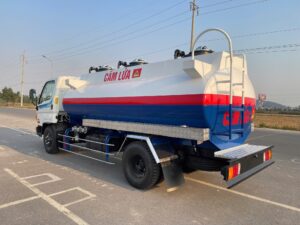 Xe bồn Hyundai chở xăng 8 khối 4 Xe bon Hyundai cho xang 8 khoi