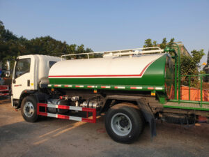 Xe phun nước rửa đường Howo 8.2 khối 3 2