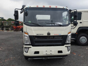 Xe phun nước rửa đường Howo 8.2 khối 5 4