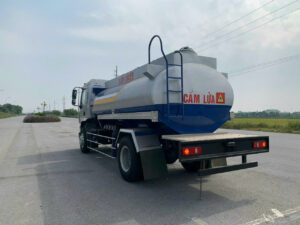 Xe bồn Chenglong chở xăng 11 khối 4 Xe bon Chenglong cho xang 11 khoi 1
