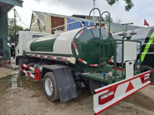 Xe phun nước rửa đường 6,5 khối Dongfeng 5 Xe phun nuoc rua duong 65 khoi Dongfeng 1