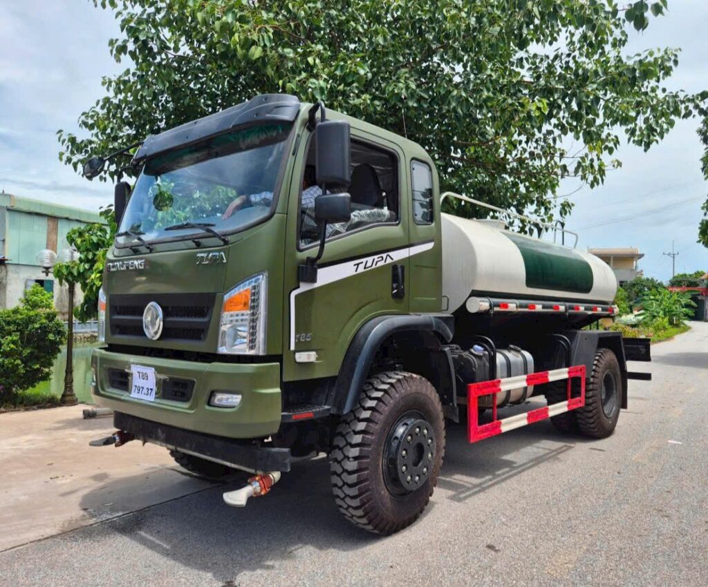 Xe phun nước rửa đường 8 khối Dongfeng 9 Xe phun nước rửa đường 8 khối Dongfeng