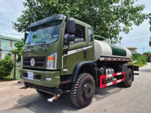 Xe phun nước rửa đường 8 khối Dongfeng 2 Xe phun nuoc rua duong 8 khoi Dongfeng 2