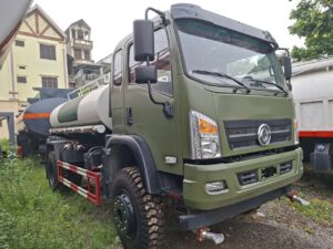 Xe phun nước rửa đường 8 khối Dongfeng 3 Xe phun nuoc rua duong 8 khoi Dongfeng 3