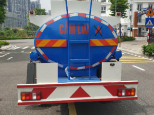 Ô tô xi téc chở xăng dầu Howo 5.1 khối 4 x4